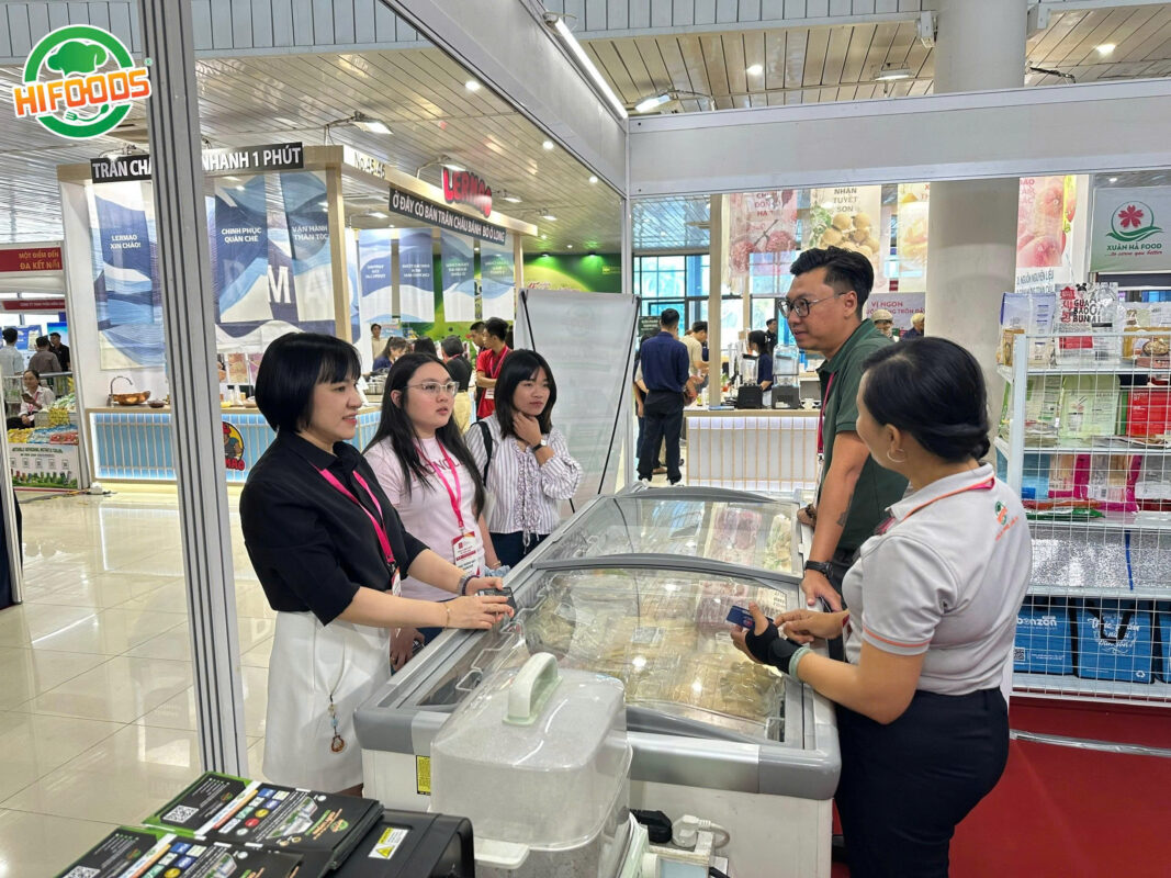 Đội ngũ HI-FOODS trực tiếp trò chuyện, tìm hiểu nhu cầu và tư vấn giải pháp.