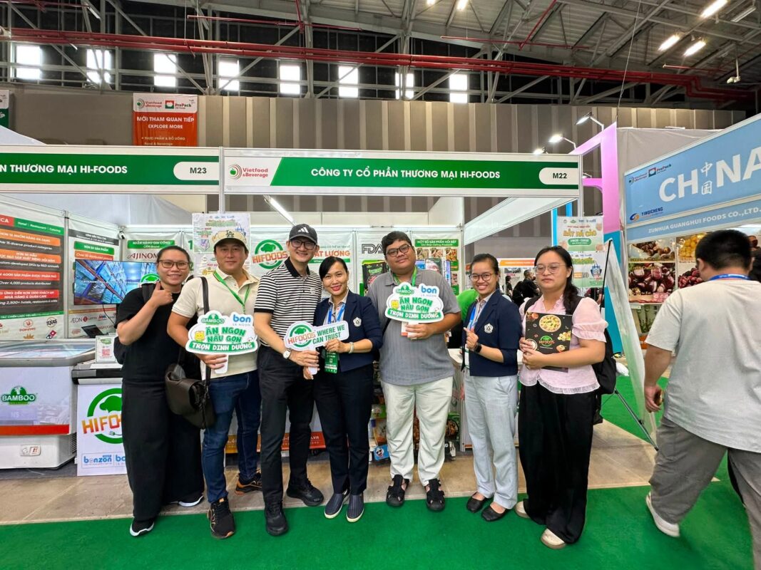 Mỗi cuộc trao đổi tại gian hàng là một cơ hội kết nối, nơi đội ngũ HI-FOODS cùng doanh nghiệp tìm ra lời giải cho bài toán nguồn cung, vận hành và phát triển sản phẩm.