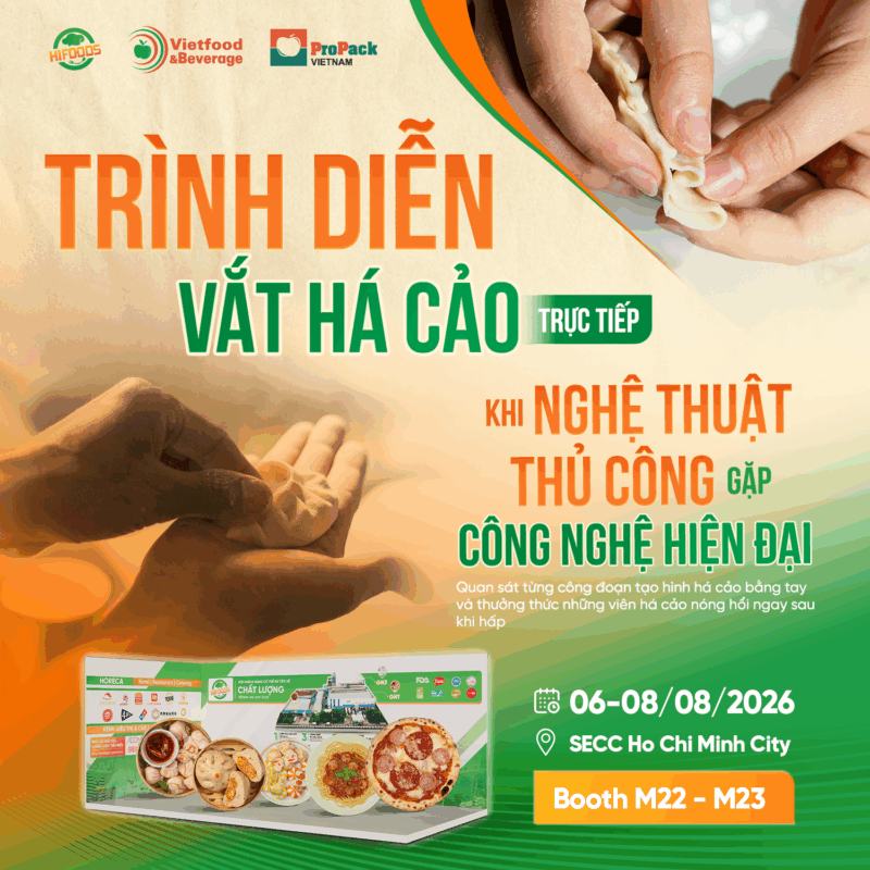 Tận mắt chứng kiến nghệ thuật vắt há cảo thủ công và thưởng thức thành phẩm vừa hấp nóng.