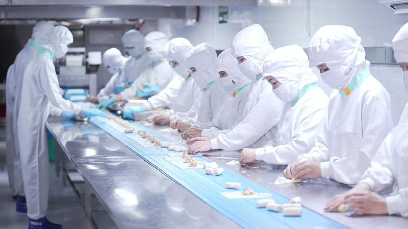 Quy trình sản xuất khép kín, hiện đại, đảm bảo vệ sinh an toàn thực phẩm tuyệt đối.
