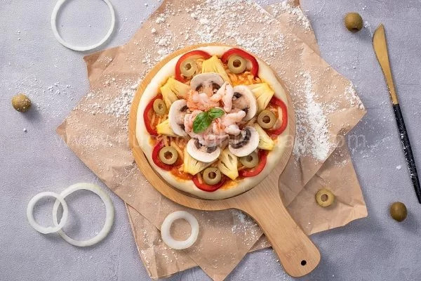 Pizza hoàn thành khi được kết hợp đa dạng topping