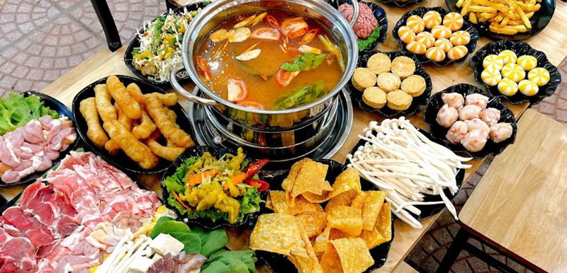 Set menu lẩu kết hợp thịt bò tôm và viên thả lẩu tiện lợi từ HI-FOODS giúp bếp ra đồ nhanh chóng