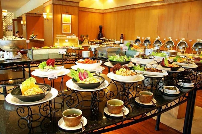 Mô hình kinh doanh nhà hàng Buffet với quầy line đa dạng món ăn giúp tối ưu trải nghiệm thực khách