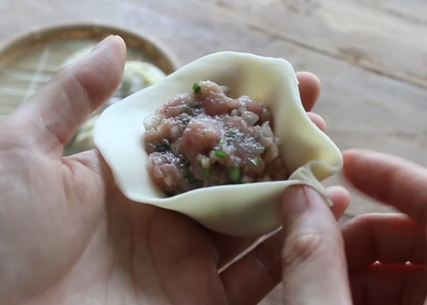 Thất thoát Food Cost và rủi ro khi tự chế biến xíu mại thủ công tại bếp nhà hàng